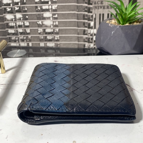 Authentic BOTTEGA VENETA Wallet - Picture 10 of 13